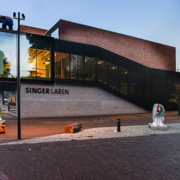 Singer_Laren